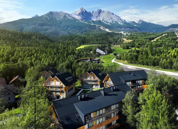 To dobra baza wypadowa w Tatry Wysokie oraz do centrum narciarskiego kurortu