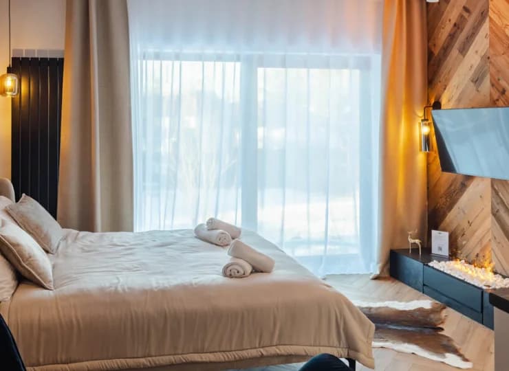 Apartamenty 2-os. mają łóżko i aneks kuchenny w tym samym pomieszczeniu