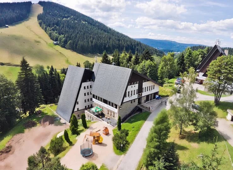 Harrachov to jeden z największych ośrodków turystycznych w tej części kraju
