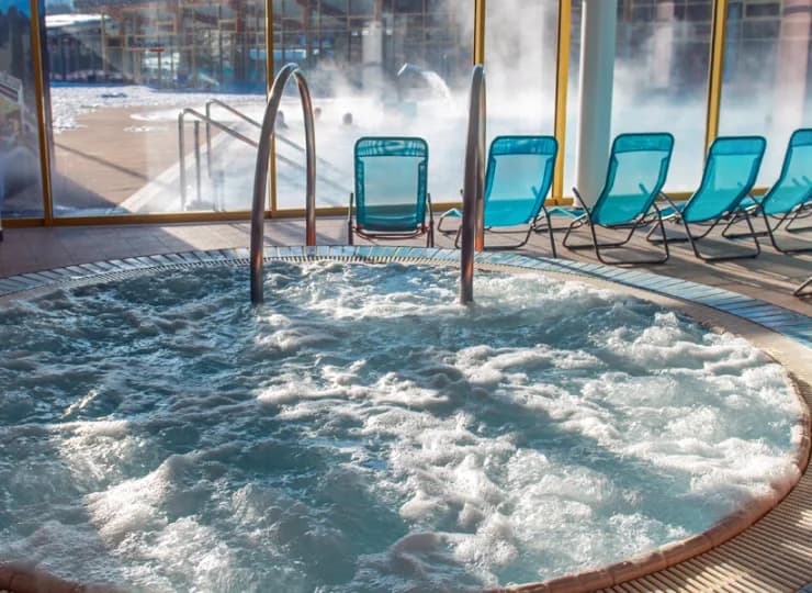 Jacuzzi w strefie zadaszonej
