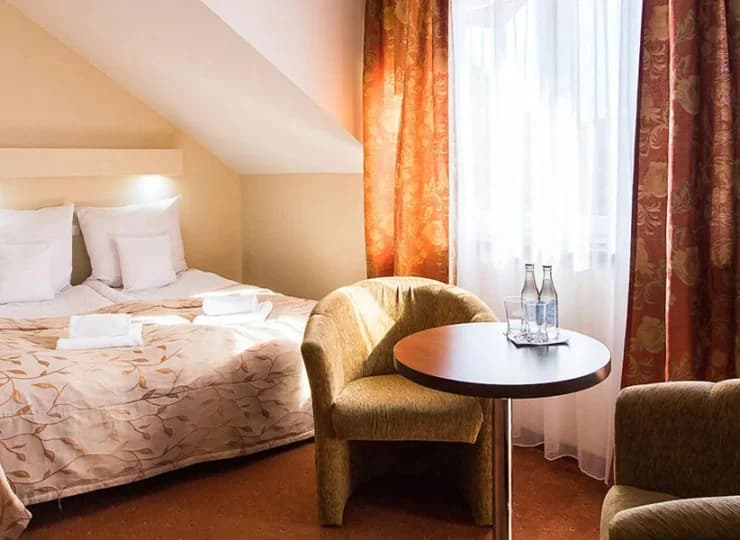 W wyposażeniu każdego pokoju: TV LCD oraz dostęp do Internetu Wi-Fi