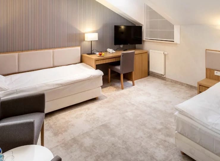 W wyposażeniu: klimatyzacja, Wi-Fi, TV LCD, minibar, woda mineralna