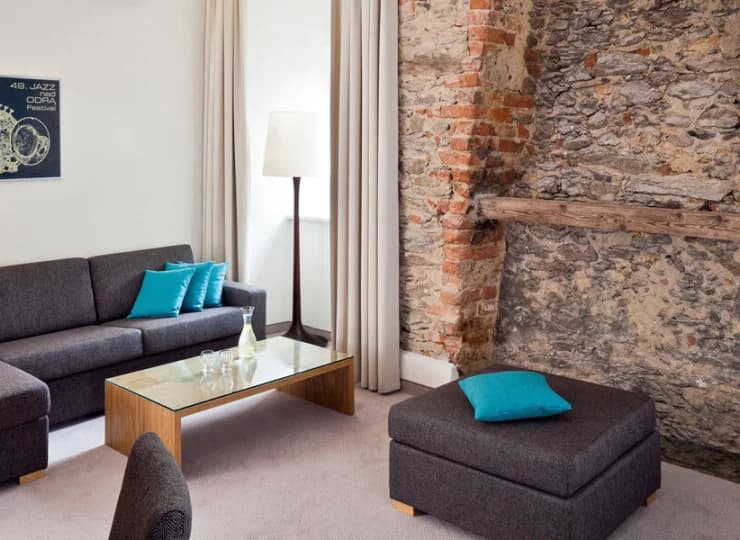 W zamku mieszczą się także komfortowe apartamenty senior suite
