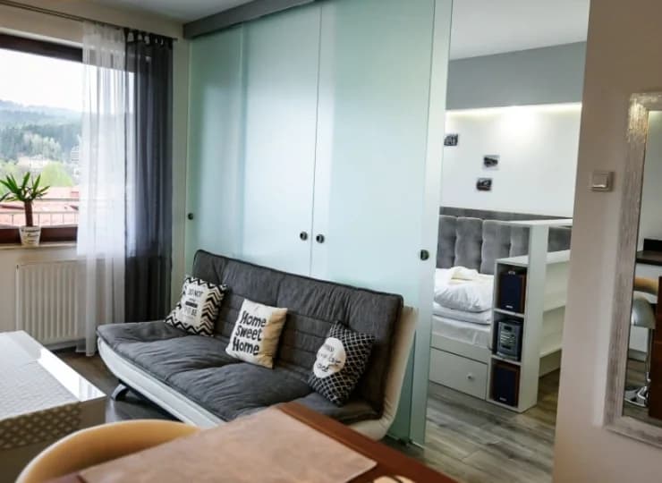 Do dyspozycji Gości oddano przestronne apartamenty