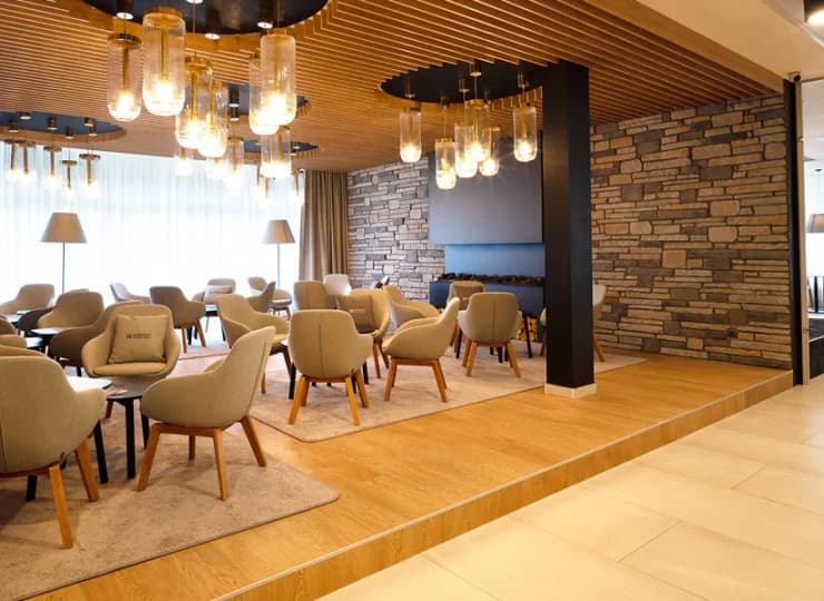 W hotelu znajduje się elegancko zaaranżowany bar