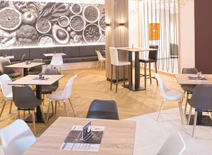 Hotel posiada przestronną restaurację oraz Food Garden w strefie wellness