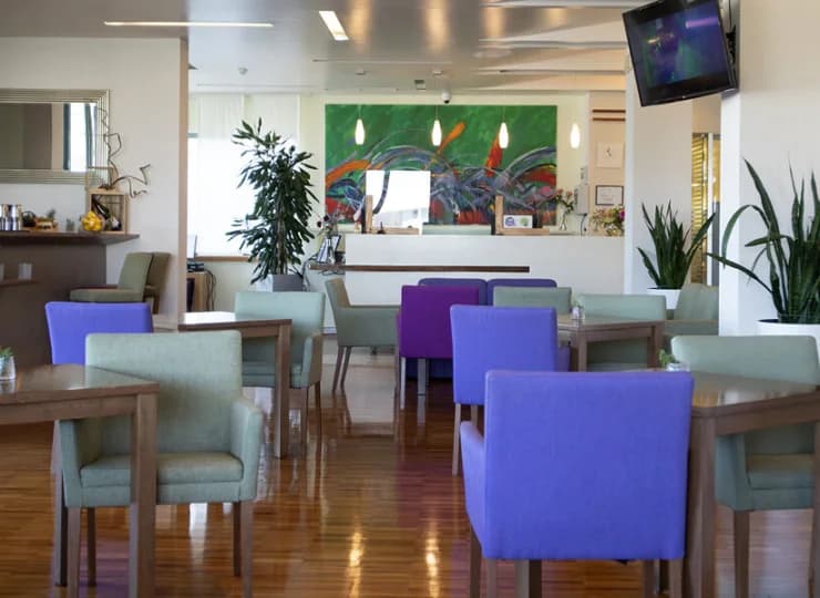 W resorcie można korzystać z dwóch restauracji i 2 barów