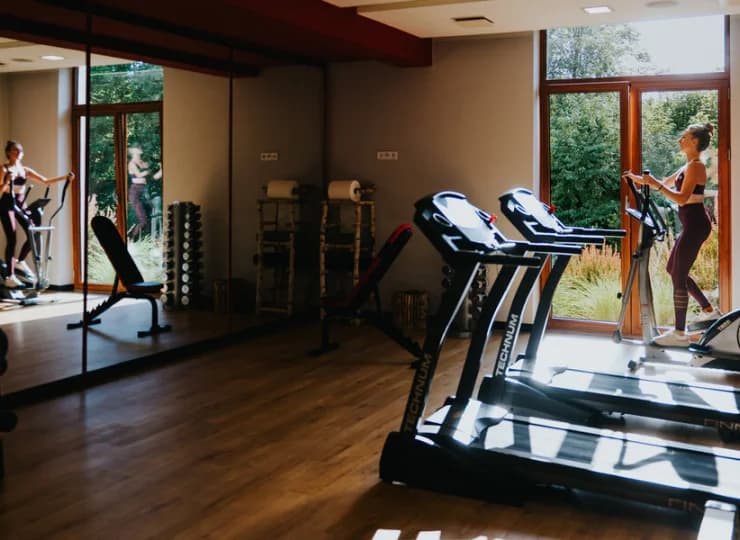 Resort oferuje nowoczesną salę fitness z siłownią