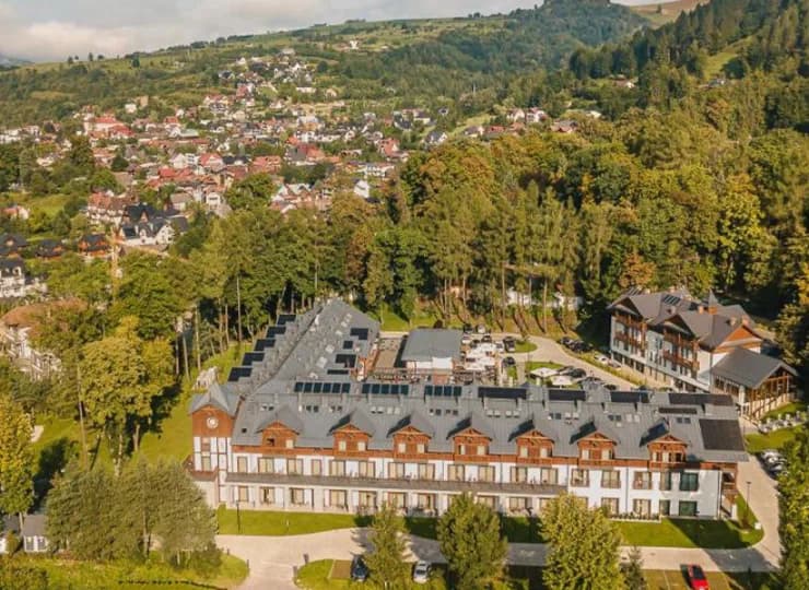 Szczawnica Park Resort jest zjawiskowo położony w Pieninach nad Grajcarkiem