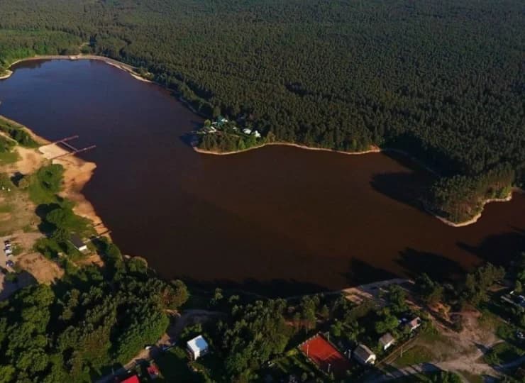 Latem w Starachowicach można odpoczywać nad malowniczo położonymi kąpieliskami