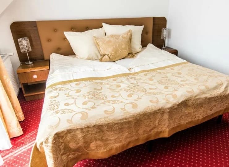 Na gości czekają komfortowe i przestronne pokoje