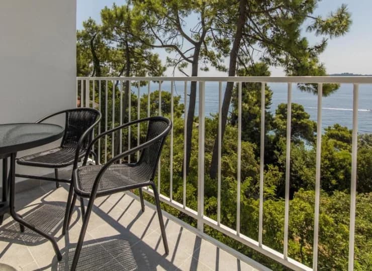 Każdy pokój posiada balkon z widokiem na morze