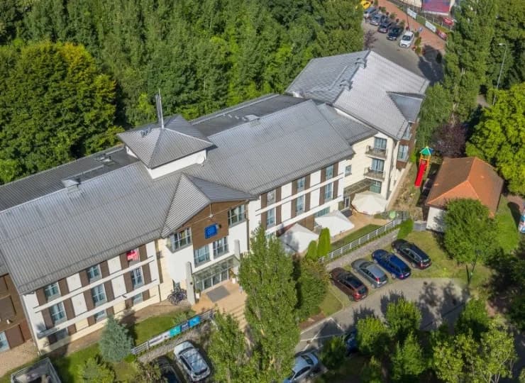  Zaledwie 50 m dzieli hotel od Aqua Parku z kompleksem basenów, zjeżdżalniami