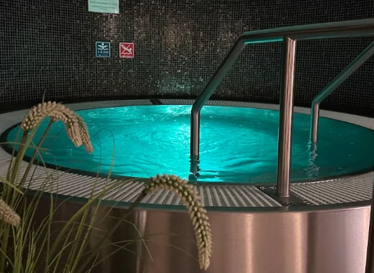 W strefie wellness znajduje się m.in. jacuzzi