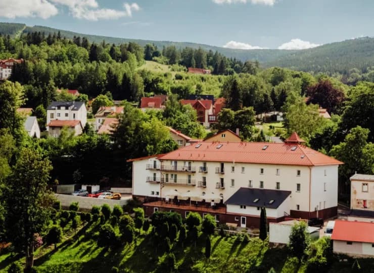 Dobrzyński Resort Hotel*** Nefryt jest malowniczo położony w zielonej okolicy