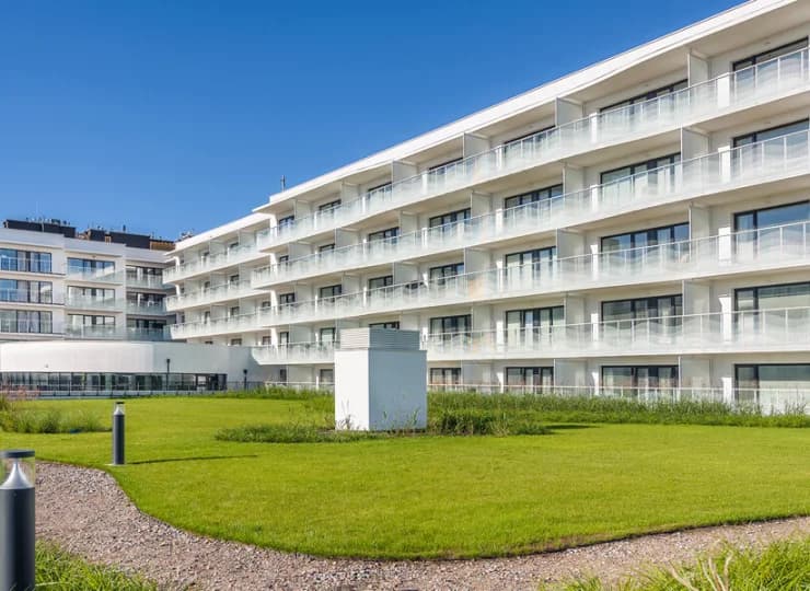 Wygodny obiekt znajduje się w sąsiedztwie nadmorskich łąk i lasów