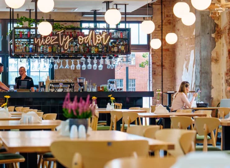 Kilka kroków od apartamentów znajduje się restauracja a'la carte z drink barem