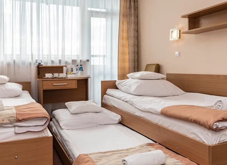 Dostępny jest też pokój 2-os. z wysuwanym łóżkiem dla dziecka