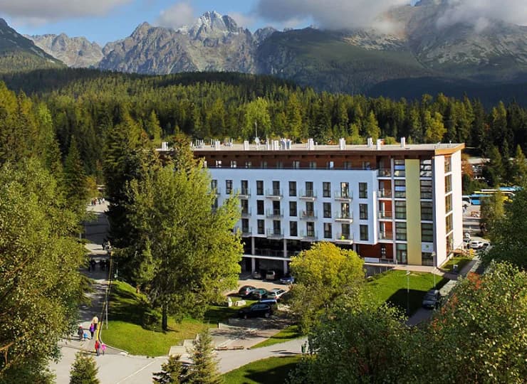 Hotel Crocus Strbske Pleso jest atrakcyjnie położony blisko Tatr