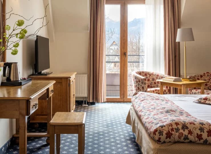 Pokoje posiadają balkony z widokiem na góry