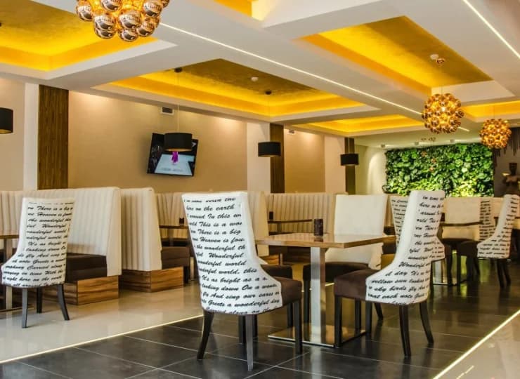 Restauracja czynna jest codziennie w godzinach 07:00-23:00
