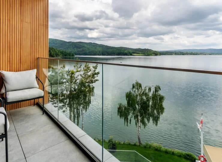 Apartament z 1 lub 2 sypialniami i widokiem na jezioro