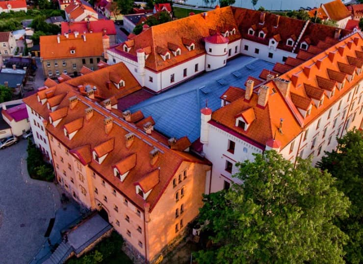 Centralny dziedziniec zamku został oryginalnie zadaszony