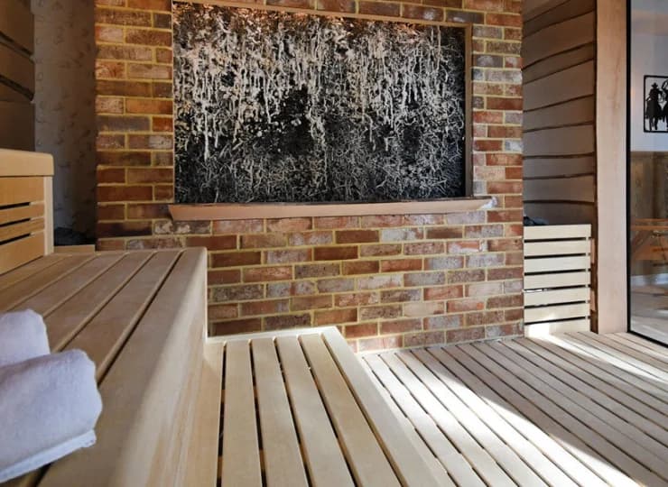 Mieści się tutaj przyjemna sauna z tężnią solankową