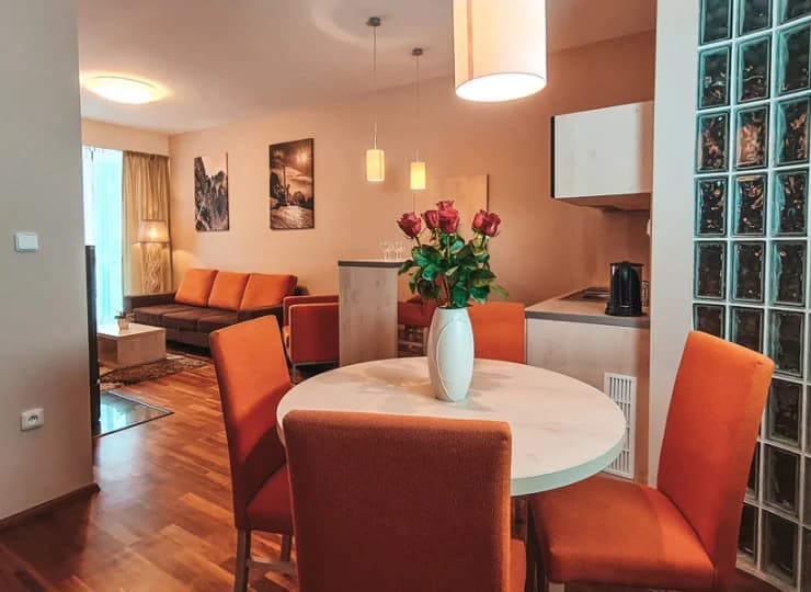 Każdy apartament jest 2-pokojowy z łazienką