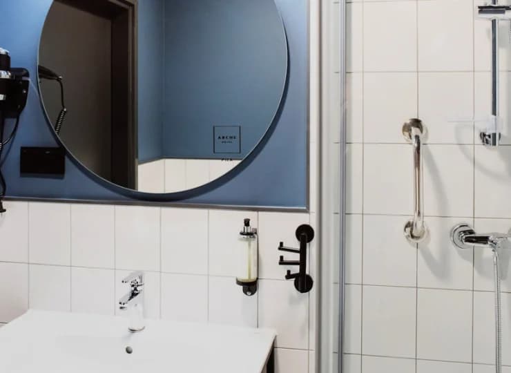 Przygotowano także kosmetyki, ręczniki, suszarki do włosów
