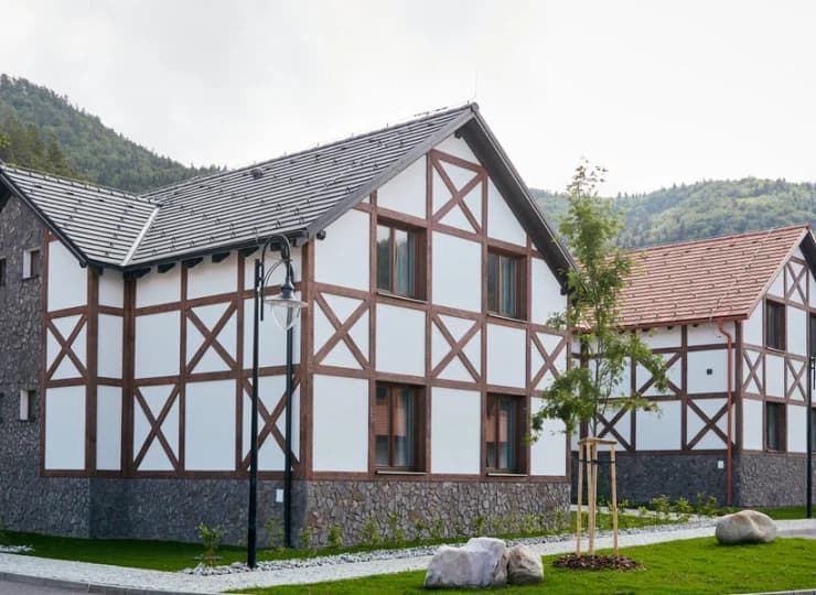Resort jest położony w górach – między Wielką Fatrą i Tatrami Niżnymi