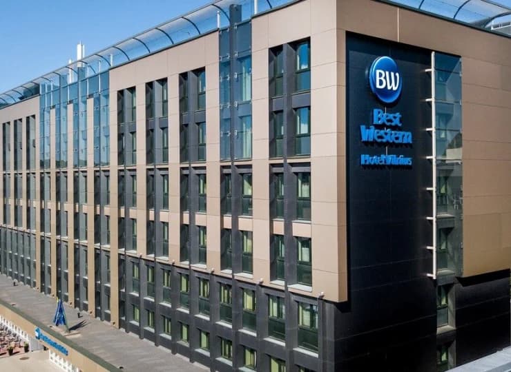 Hotel jest położony niecałe 20 min spacerem od ścisłego centrum Wilna