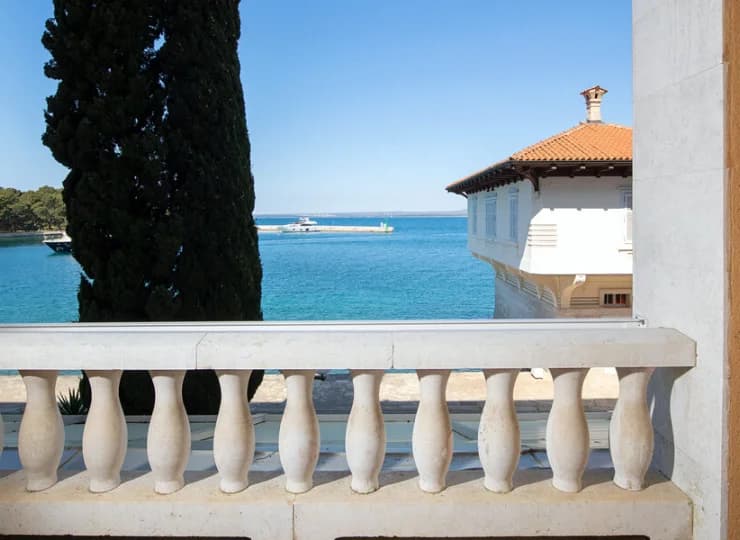 Pokoje opisane jako "sea view" mają widok na morze