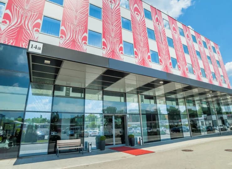Jest położony jedynie 10 min. jazdy od centrum Krakowa