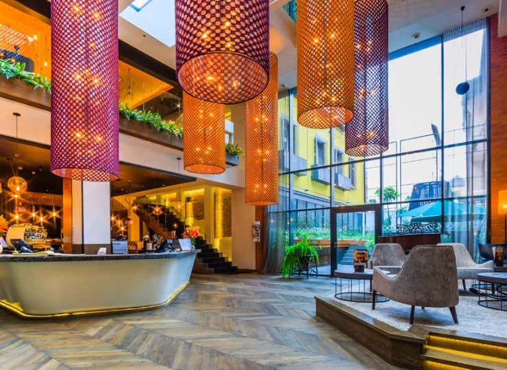 Recepcja hotelu służy pomocą w każdej sprawie przez całą dobę