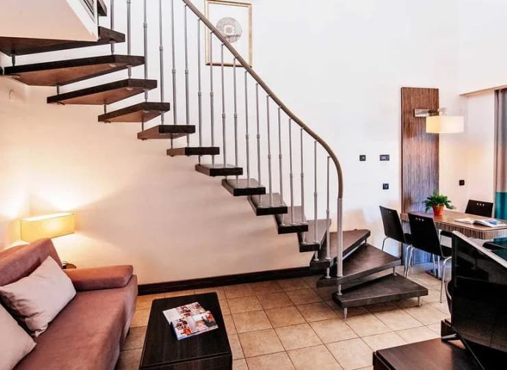 Apartament comfort 6+1 jest dwupoziomowy