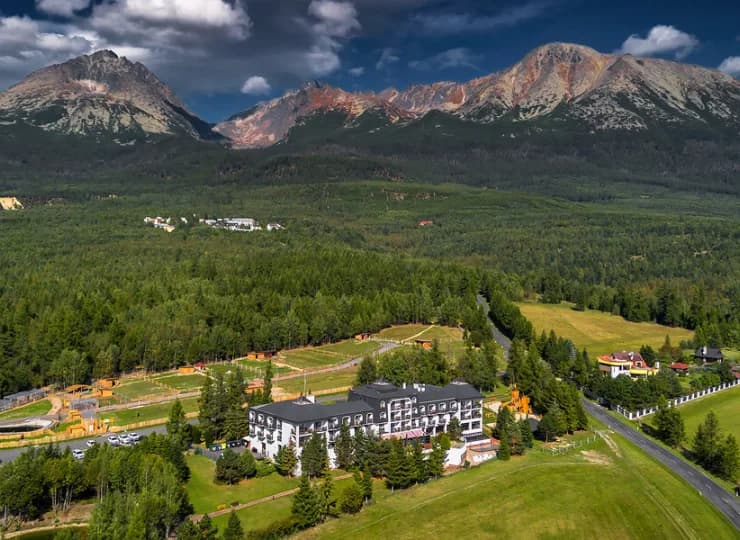 Hotel Hubert jest przepięknie położony u podnóża Tatr