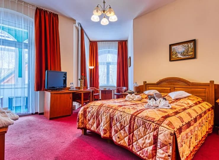 Dla Gości przygotowano komfortowe, przestronne pokoje