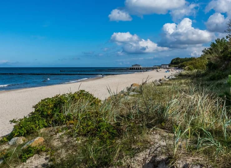 Piękna piaszczysta plaża w Ustroniu Morskim