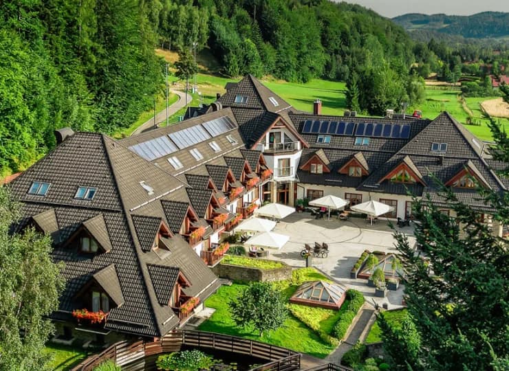 Tu zapomnisz o zgiełku! Hotel Czarny Groń jest zanurzony w Beskidzie Małym