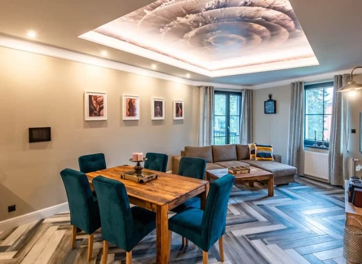 Apartamenty składają się z sypialni, części dziennej i  aneksu kuchennego