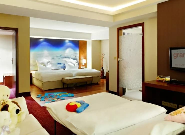 Hotel jest miejscem przyjaznym dzieciom - na rodziny czekają liczne udogodnienia