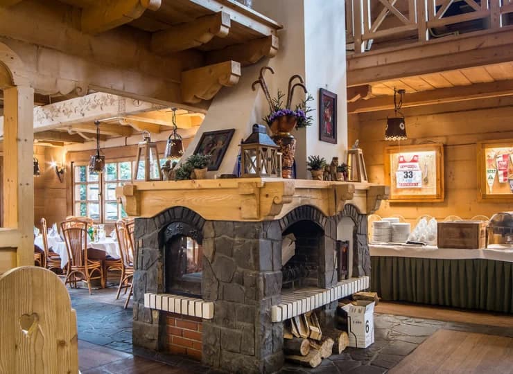 Podawaną w restauracji z góralskim wystrojem