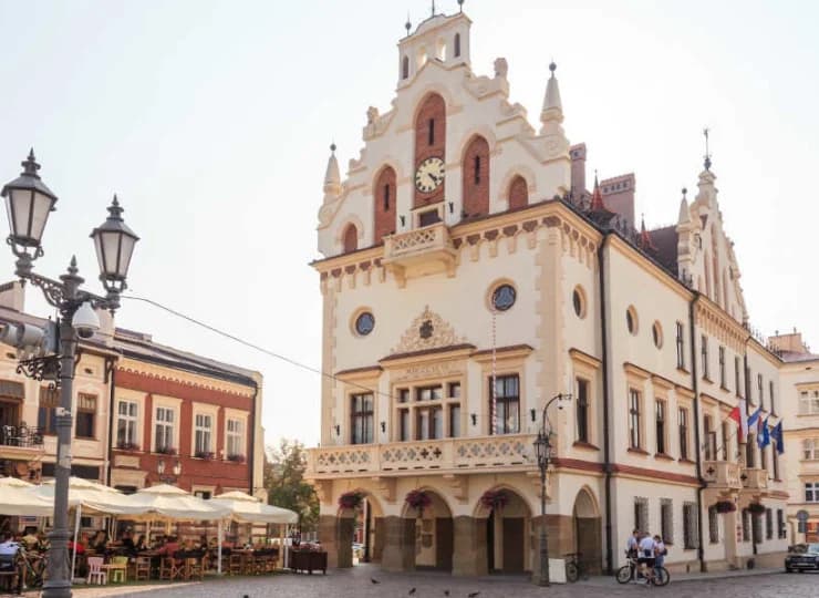 Obiekt położony jest ok. 10 km od centrum Rzeszowa