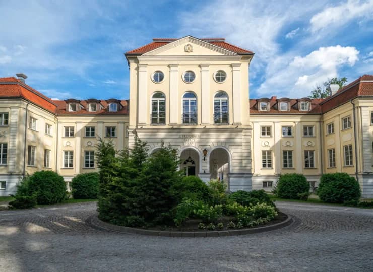 Zabytkowy pałac został odnowiony na początku XXI wieku