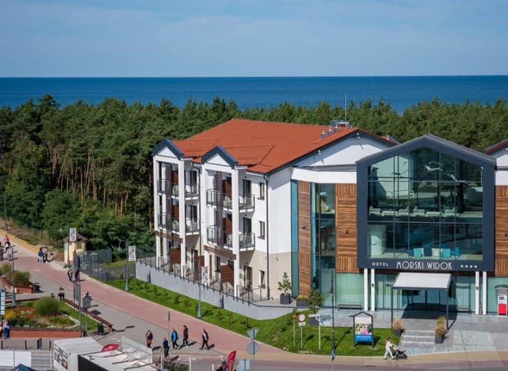 Morski Widok to hotel nad samym Bałtykiem, obok sosnowego lasu
