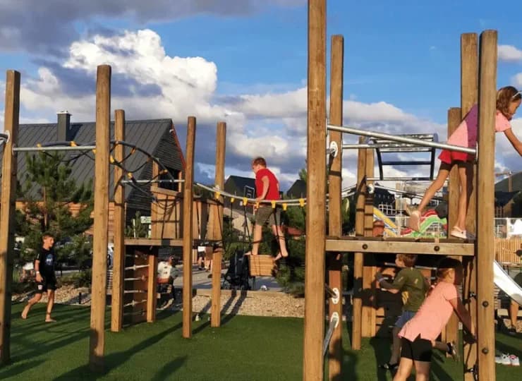 Na placach zabaw znajdą zajęcie dzieci w każdym wieku