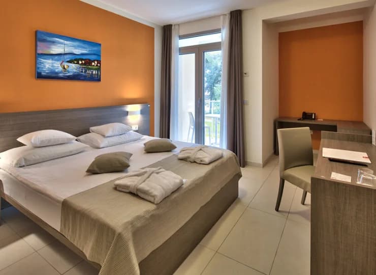 Każdy pokój posiada balkon, sejf, TV, dostęp do Wi-Fi