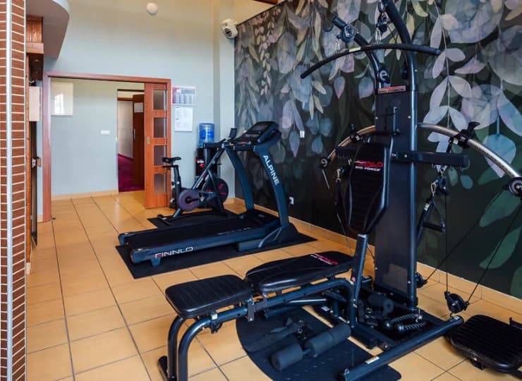 W hotelu jest mini siłownia