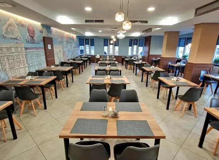 Hotel podaje tu gościom codzienne śniadanie